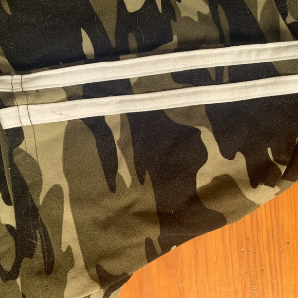 SWS Active Cropped Army Camo Sports Top - Picture 4 of 4